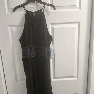 LONDON TIMES. Black. Halter Neckline. Sleeveless. Ruched Waistband.Size: 14